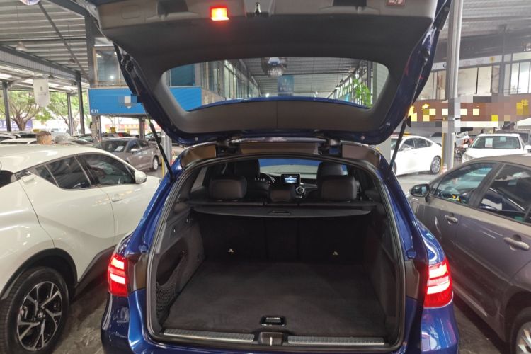 Used Mercedes-Benz GLC 2016 GLC 260 4MATIC Luxury Model Trunk