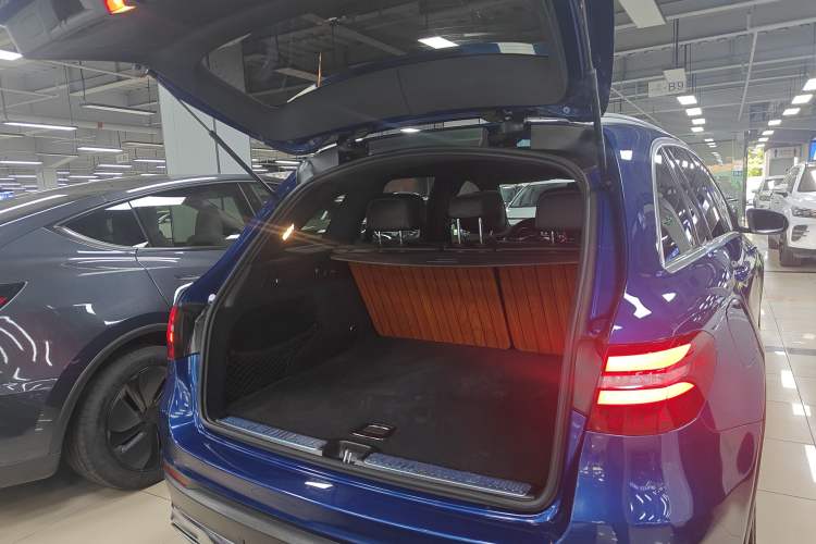 Used Mercedes-Benz GLC 2016 GLC 260 4MATIC Dynamic Edition Trunk