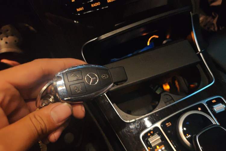 Used Mercedes-Benz GLC 2016 GLC 260 4MATIC Luxury Model Vehicle Key