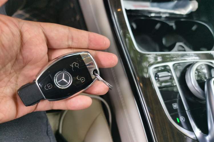 Used Mercedes-Benz GLC 2016 GLC 260 4MATIC Luxury Model Vehicle Key