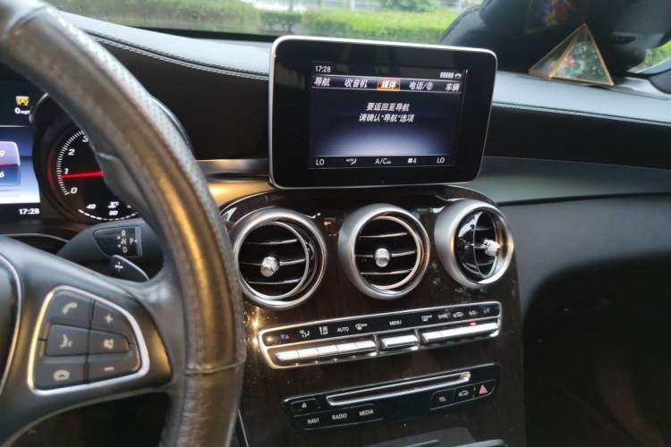 Used Mercedes-Benz GLC 2016 GLC 260 4MATIC Dynamic Edition Audio And AC Panel
