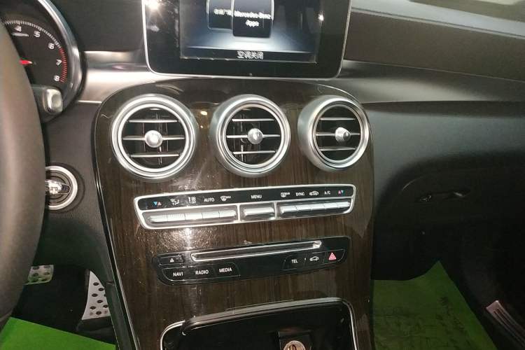 Used Mercedes-Benz GLC 2016 GLC 260 4MATIC Dynamic Edition Audio And AC Panel
