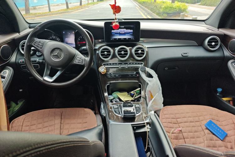 Used Mercedes-Benz GLC 2016 GLC 260 4MATIC Luxury Model Center Console