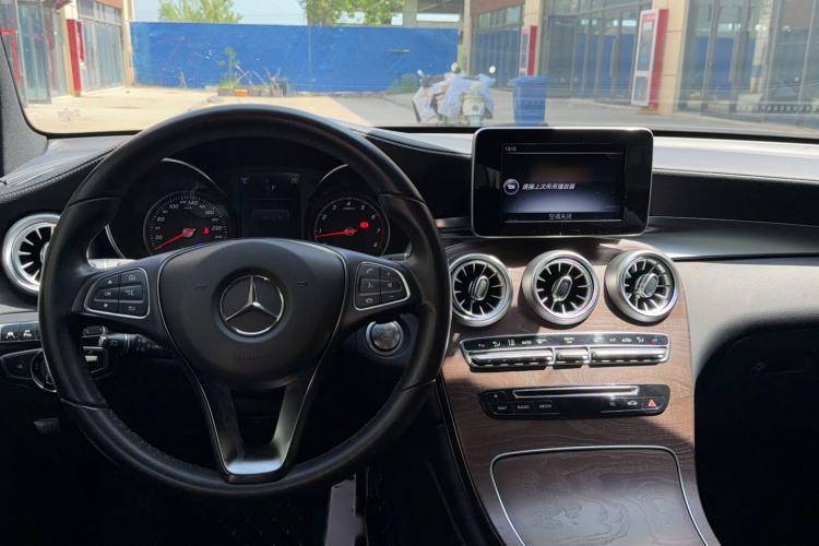 Used Mercedes-Benz GLC 2016 GLC 300 4MATIC Dynamic Model Center Console