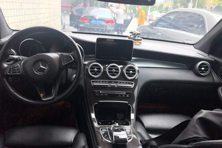 Used Mercedes-Benz GLC 2016 GLC 260 4MATIC Luxury Model Center Console
