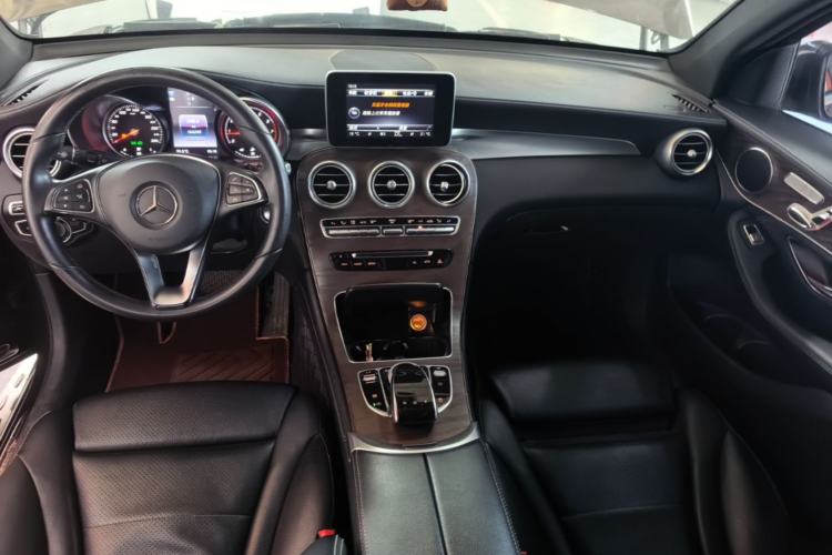 Used Mercedes-Benz GLC 2016 GLC 300 4MATIC Dynamic Model Center Console