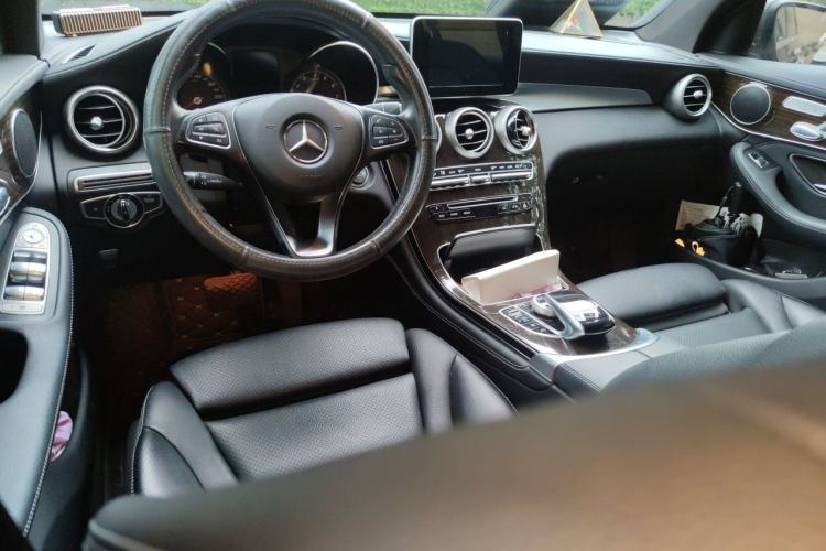 Used Mercedes-Benz GLC 2016 GLC 260 4MATIC Dynamic Edition Center Console