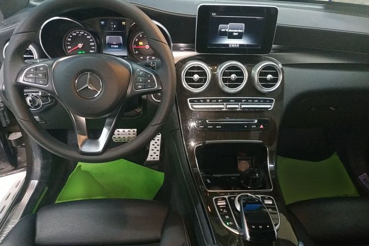 Used Mercedes-Benz GLC 2016 GLC 260 4MATIC Dynamic Edition Center Console