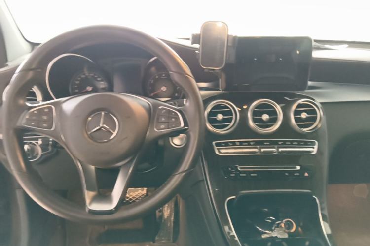 Used Mercedes-Benz GLC 2016 GLC 260 4MATIC Luxury Model Center Console