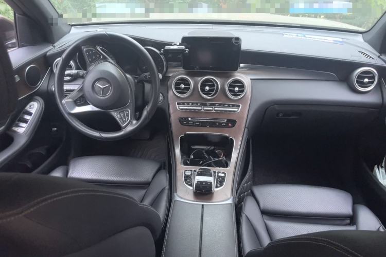 Used Mercedes-Benz GLC 2016 GLC 300 4MATIC Dynamic Model Center Console