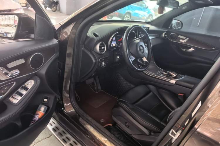 Used Mercedes-Benz GLC 2016 GLC 300 4MATIC Dynamic Model Driver Seat