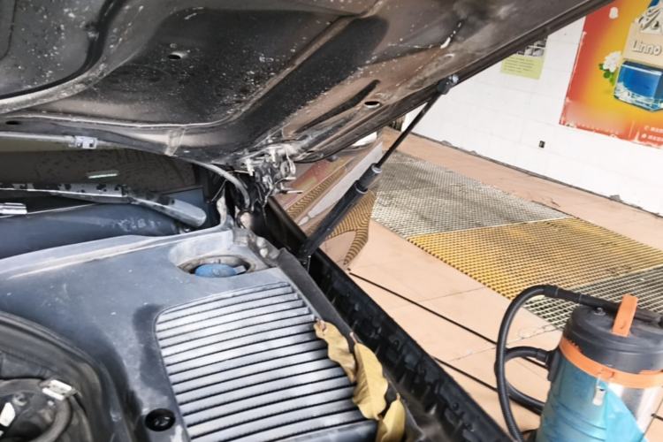Used Mercedes-Benz GLC 2016 GLC 260 4MATIC Luxury Model Engine Bay Left