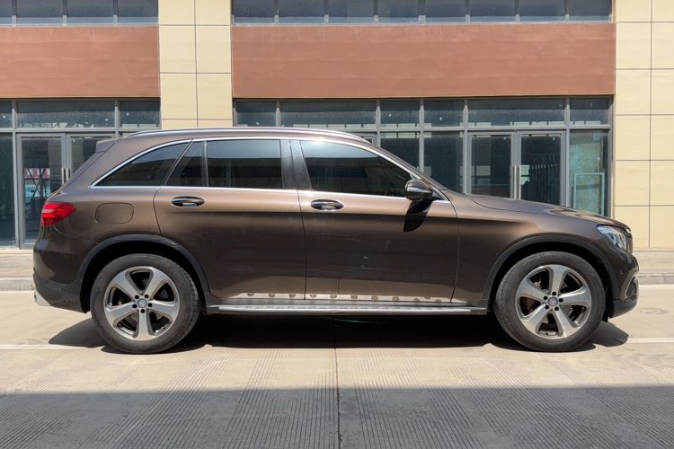 Used Mercedes-Benz GLC 2016 GLC 300 4MATIC Dynamic Model Exterior 1