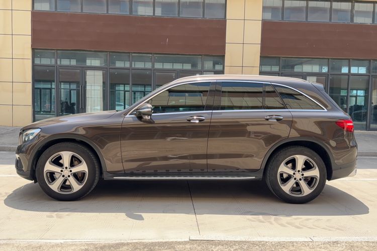 Used Mercedes-Benz GLC 2016 GLC 300 4MATIC Dynamic Model Exterior 2