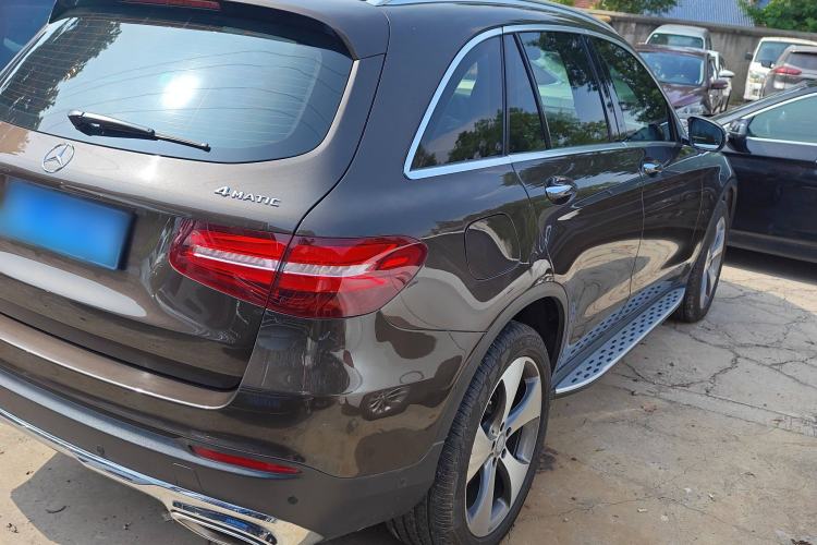 Used Mercedes-Benz GLC 2016 GLC 300 4MATIC Luxury Model Exterior 3