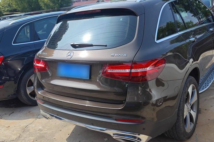 Used Mercedes-Benz GLC 2016 GLC 300 4MATIC Luxury Model Exterior 4