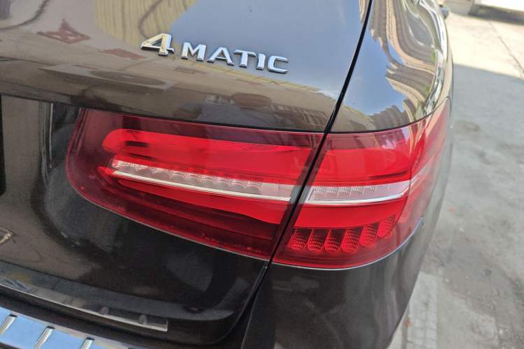 Used Mercedes-Benz GLC 2016 GLC 260 4MATIC Dynamic Edition Exterior 6