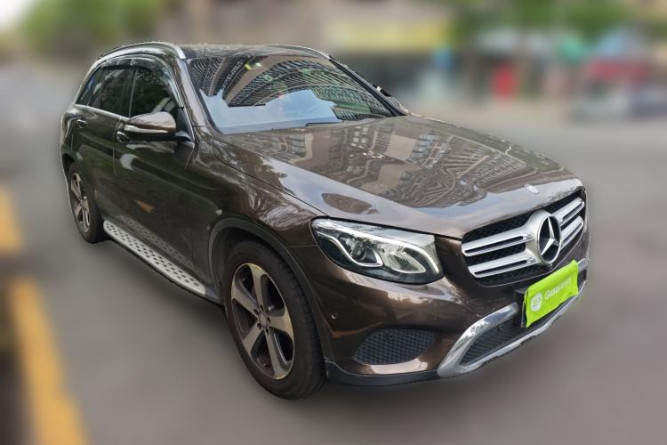 Used Mercedes-Benz GLC 2016 GLC 260 4MATIC Luxury Model Front Right 45 Deg