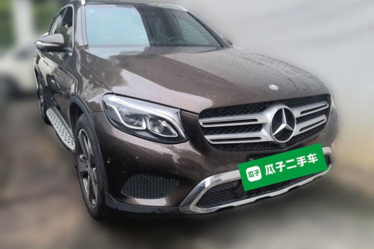 Used Mercedes-Benz GLC 2016 GLC 260 4MATIC Luxury Model Front Right 45 Deg