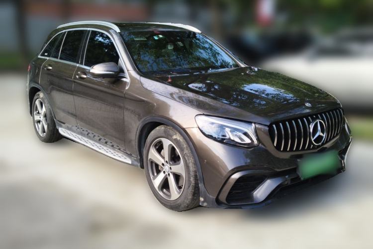 Used Mercedes-Benz GLC 2016 GLC 260 4MATIC Luxury Model Front Right 45 Deg