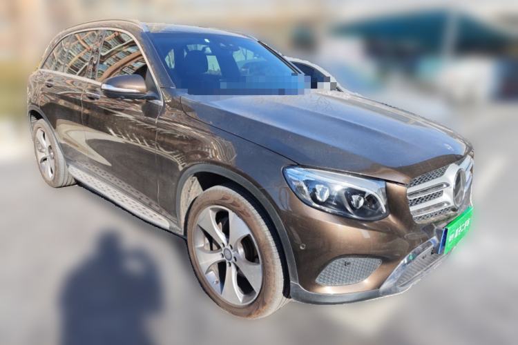 Used Mercedes-Benz GLC 2016 GLC 300 4MATIC Luxury Model Front Right 45 Deg