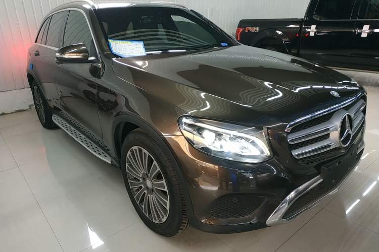 Used Mercedes-Benz GLC 2016 GLC 260 4MATIC Dynamic Edition Front Right 45 Deg