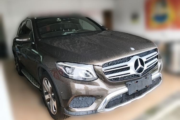 Used Mercedes-Benz GLC 2016 GLC 260 4MATIC Luxury Model Front Right 45 Deg