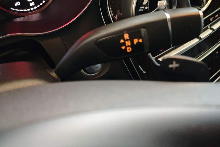 Used Mercedes-Benz GLC 2016 GLC 260 4MATIC Dynamic Edition Gear Lever