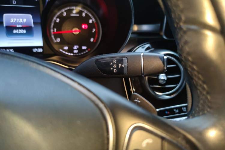 Used Mercedes-Benz GLC 2016 GLC 260 4MATIC Dynamic Edition Gear Lever