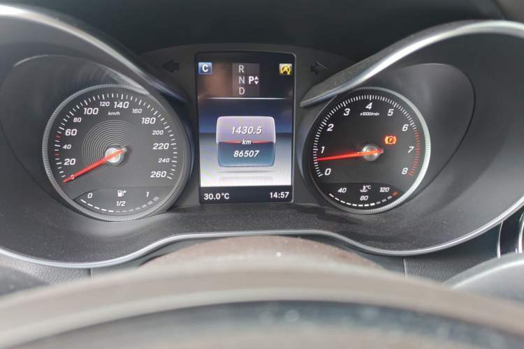 Used Mercedes-Benz GLC 2016 GLC 260 4MATIC Luxury Model Instrument Cluster