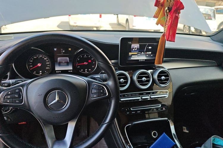 Used Mercedes-Benz GLC 2016 GLC 260 4MATIC Dynamic Edition Interior 2