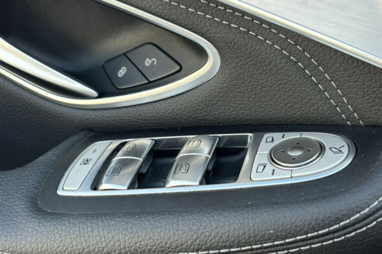 Used Mercedes-Benz GLC 2016 GLC 200 4MATIC Interior 3