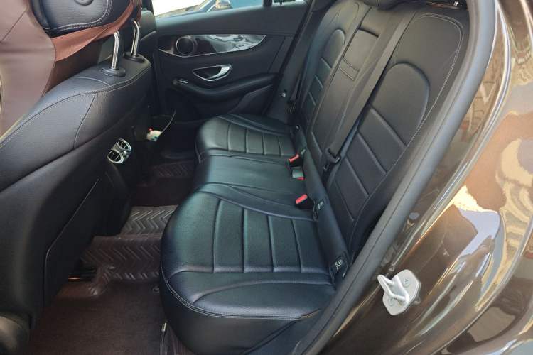 Used Mercedes-Benz GLC 2016 GLC 260 4MATIC Dynamic Edition Interior 4
