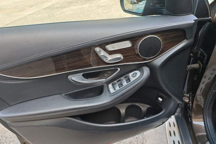 Used Mercedes-Benz GLC 2016 GLC 260 4MATIC Dynamic Edition Interior 7