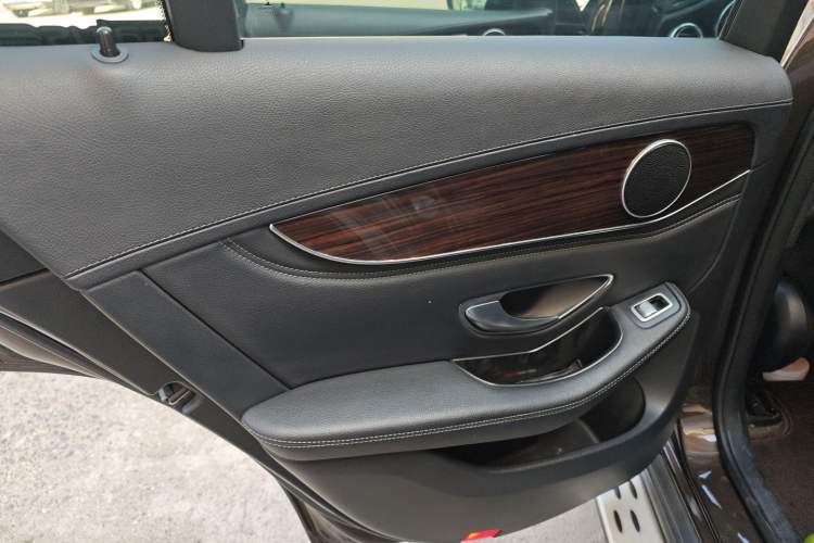Used Mercedes-Benz GLC 2016 GLC 260 4MATIC Dynamic Edition Interior 8