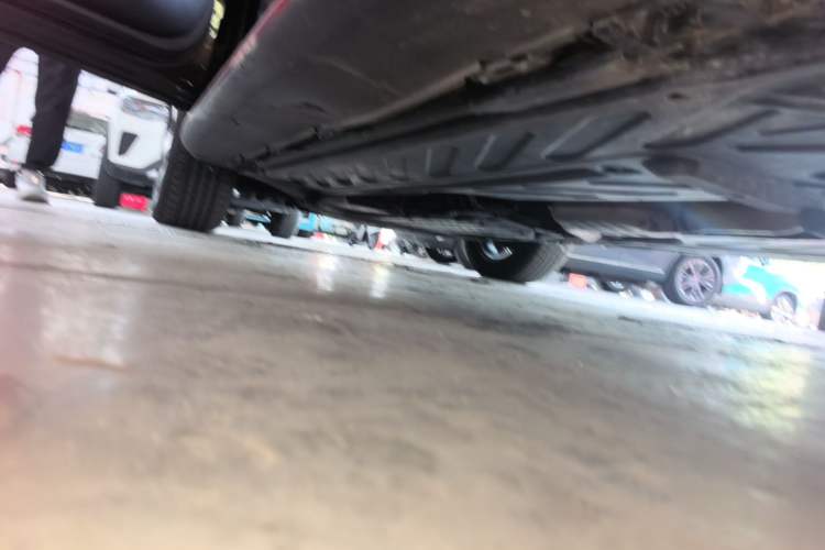 Used Mercedes-Benz GLC 2016 GLC 300 4MATIC Dynamic Model Left Side Sill
