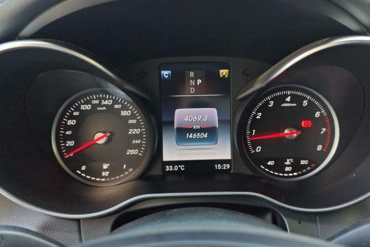 Used Mercedes-Benz GLC 2016 GLC 260 4MATIC Dynamic Edition Odometer Close Up