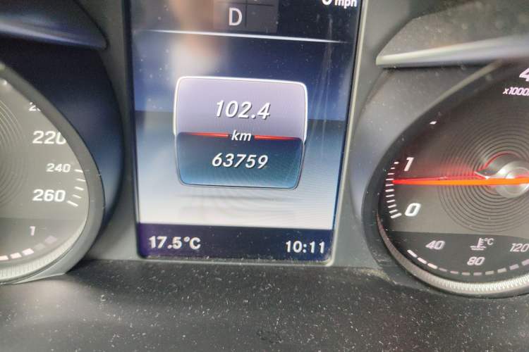 Used Mercedes-Benz GLC 2016 GLC 300 4MATIC Dynamic Model Odometer Close Up
