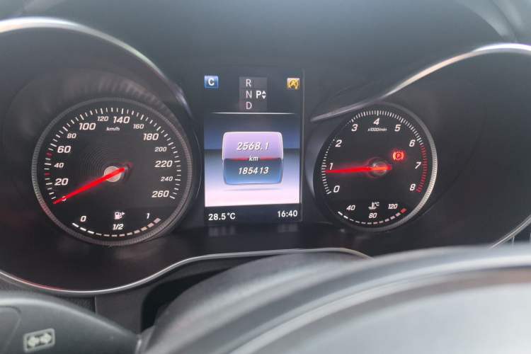 Used Mercedes-Benz GLC 2016 GLC 260 4MATIC Luxury Model Odometer Close Up