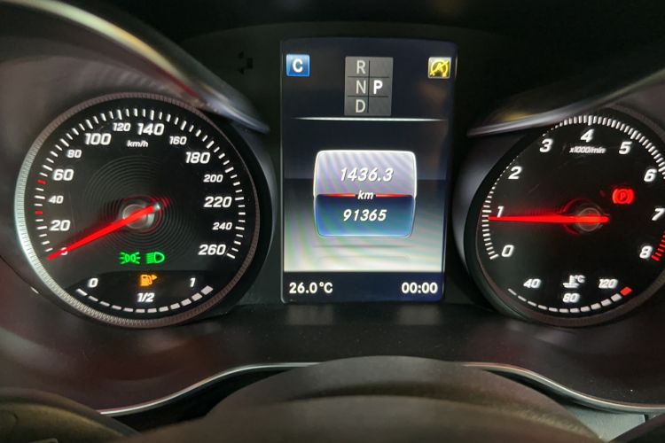 Used Mercedes-Benz GLC 2016 GLC 260 4MATIC Dynamic Edition Odometer Close Up