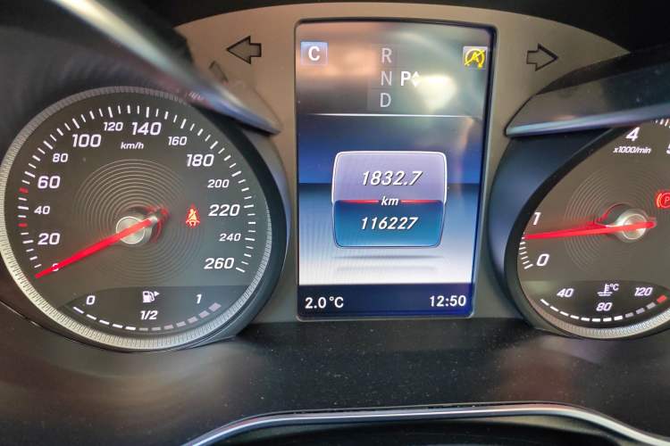 Used Mercedes-Benz GLC 2016 GLC 300 4MATIC Luxury Model Odometer Close Up