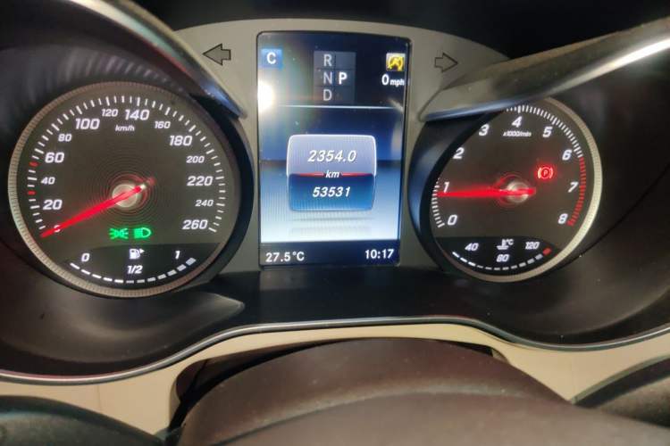 Used Mercedes-Benz GLC 2016 GLC 260 4MATIC Dynamic Edition Odometer Close Up