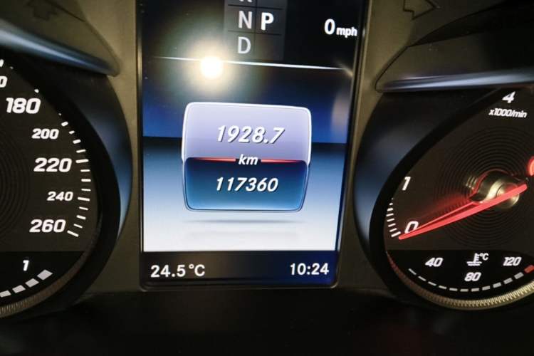 Used Mercedes-Benz GLC 2016 GLC 260 4MATIC Luxury Model Odometer Close Up