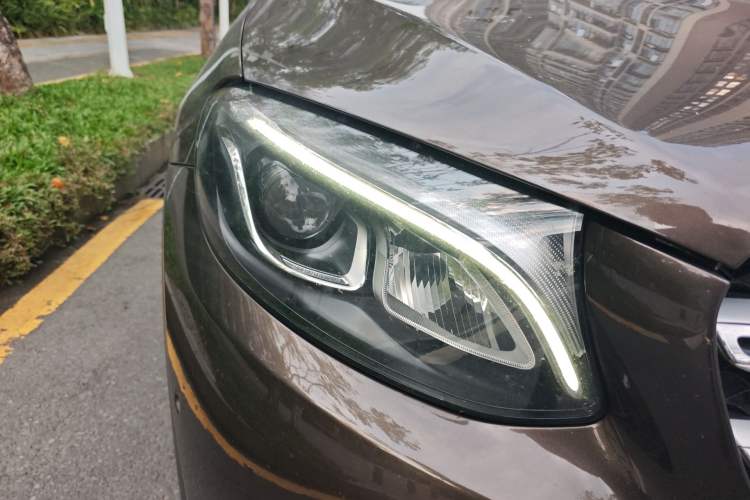 Used Mercedes-Benz GLC 2016 GLC 260 4MATIC Luxury Model Right Front Headlight