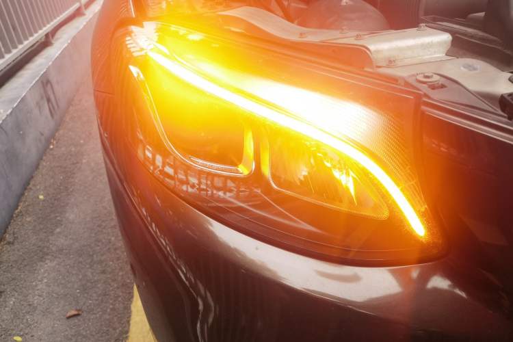 Used Mercedes-Benz GLC 2016 GLC 260 4MATIC Luxury Model Right Front Headlight