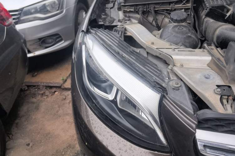 Used Mercedes-Benz GLC 2016 GLC 260 4MATIC Luxury Model Right Front Headlight