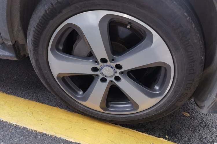 Used Mercedes-Benz GLC 2016 GLC 260 4MATIC Luxury Model Right Front Wheel Hub