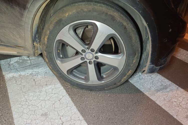 Used Mercedes-Benz GLC 2016 GLC 260 4MATIC Luxury Model Right Front Wheel Hub