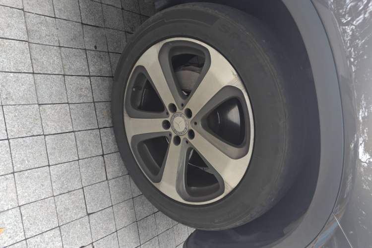 Used Mercedes-Benz GLC 2016 GLC 260 4MATIC Luxury Model Right Front Wheel Hub