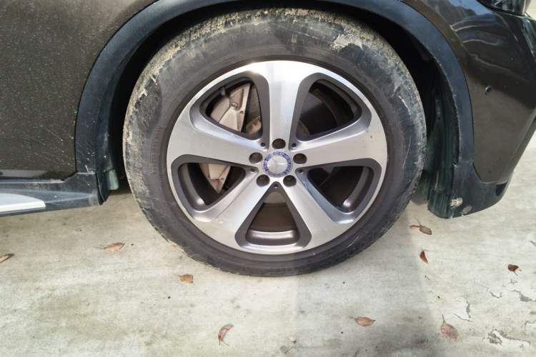 Used Mercedes-Benz GLC 2016 GLC 260 4MATIC Luxury Model Right Front Wheel Hub